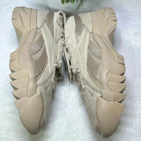 Reebok SZ 9 Beige Club C Cardi Sneakers - Picture 4 of 9